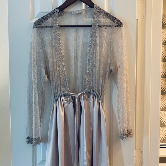 Flora Nikrooz Other - Elegant Flora Nikrooz Champagne Evening Dressing Gown Robe